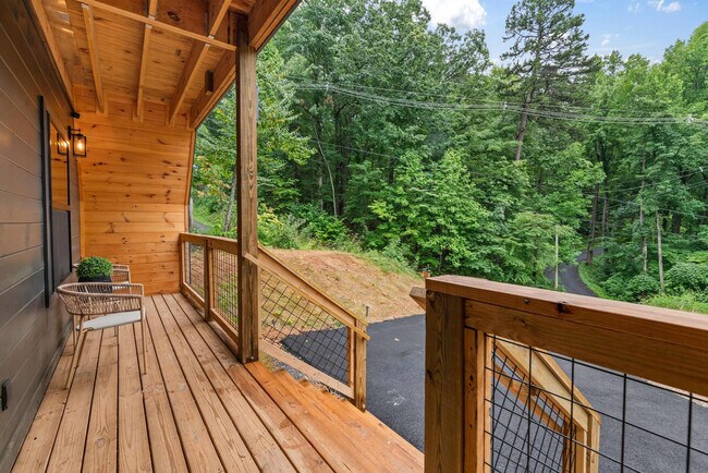 Building Photo - 1903 Ash Pass