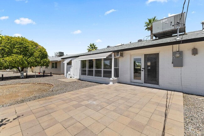 Building Photo - 10423 W Monterosa Dr