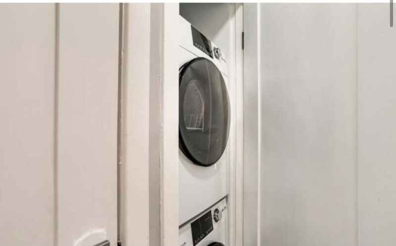 Building Photo - 2526 17th St NW