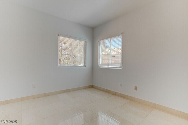 Building Photo - 8953 Diamond Falls Dr