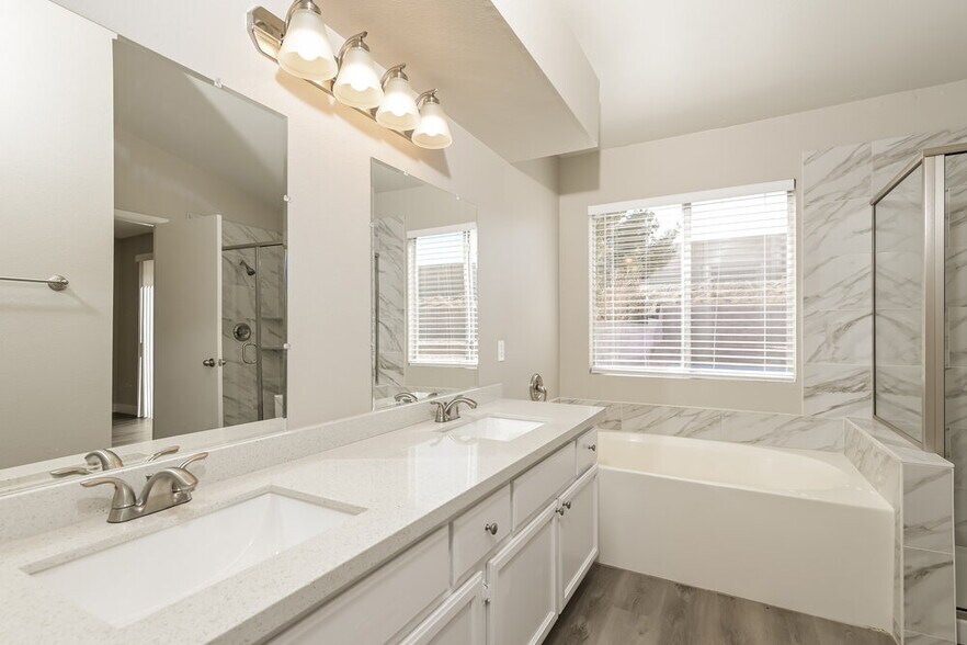 Building Photo - 934 Wagon Train Dr