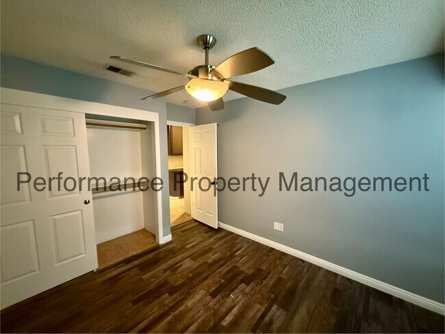 Building Photo - 10910 Mohican Dr