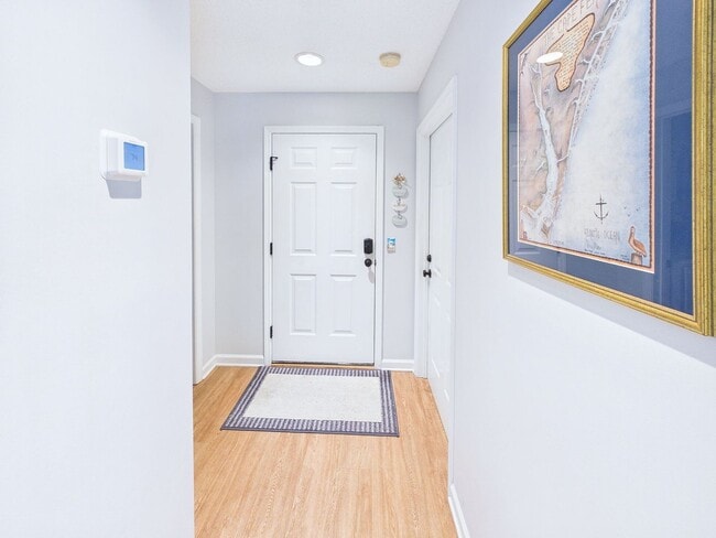 Building Photo - Gorgeous Furnished 2 Bdrm/2 Bath Condo in St James Community!