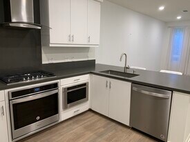 Building Photo - 2222 Nolita