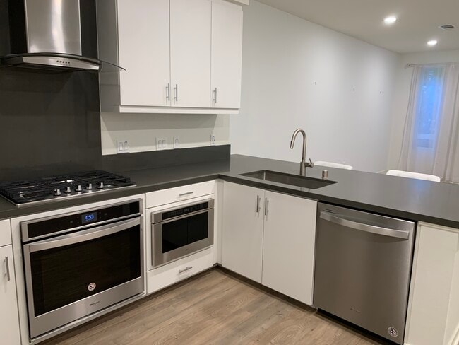 Building Photo - 2222 Nolita