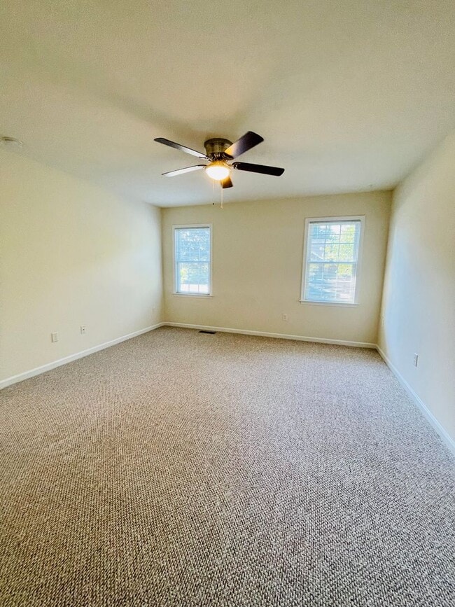 Building Photo - Updated Duplex for Rent