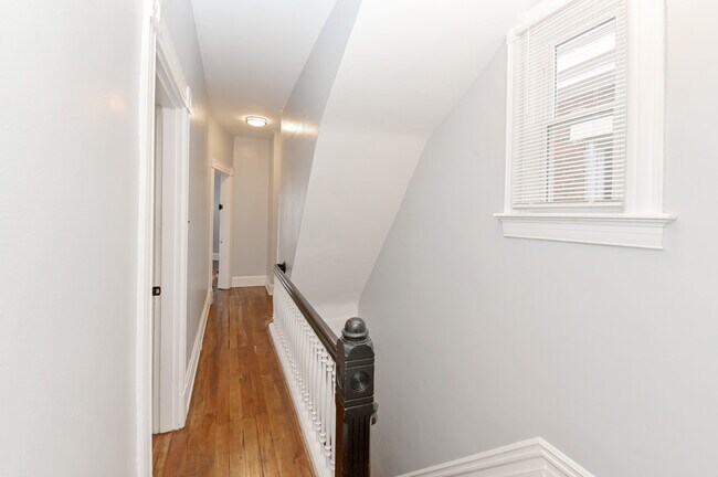 Building Photo - 723 Columbia St