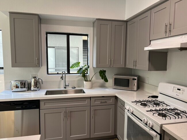 Building Photo - 2584 S Centinela Ave