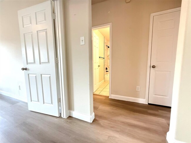 Building Photo - 26430 Richwood Oaks Dr