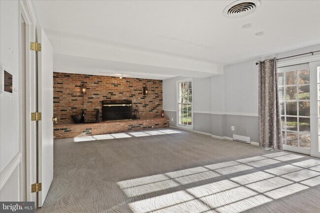 Building Photo - 6543 Cedarwood Ct