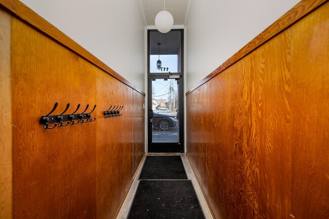 Building Photo - 117 Pearl St