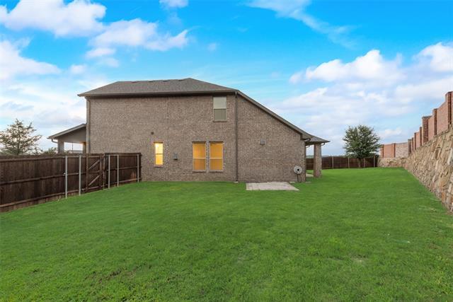 Building Photo - 2418 Hillview Dr