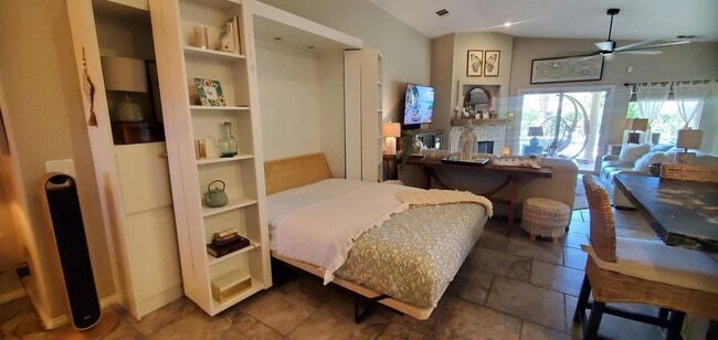 Building Photo - 82570 Delano Dr