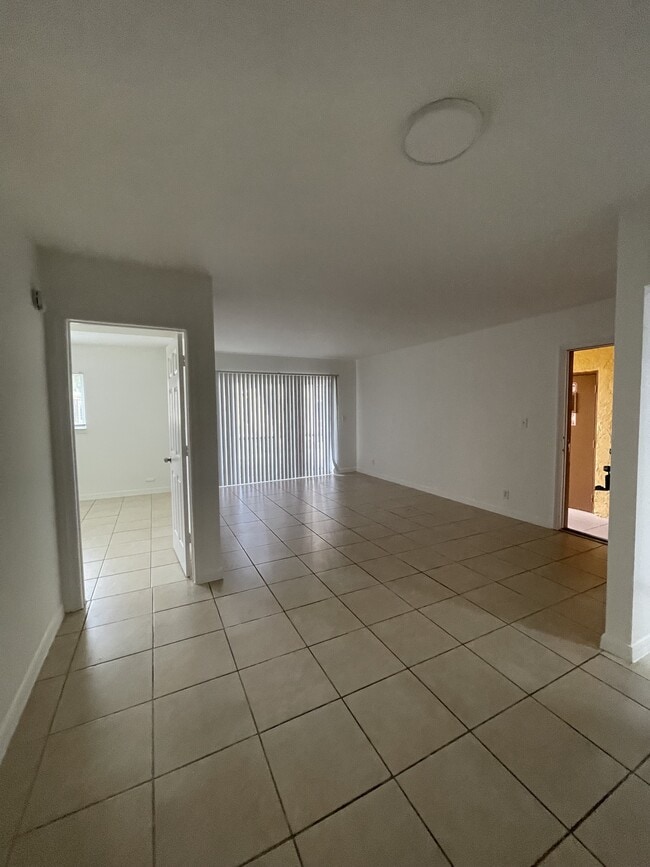 Building Photo - 2926 NW 55th Ave