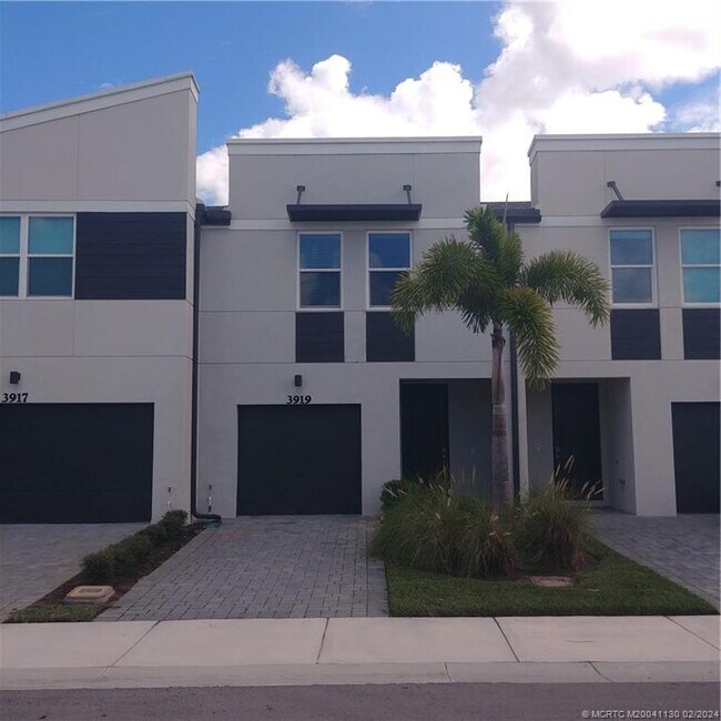 Building Photo - 3919 SE Mentmore Ln