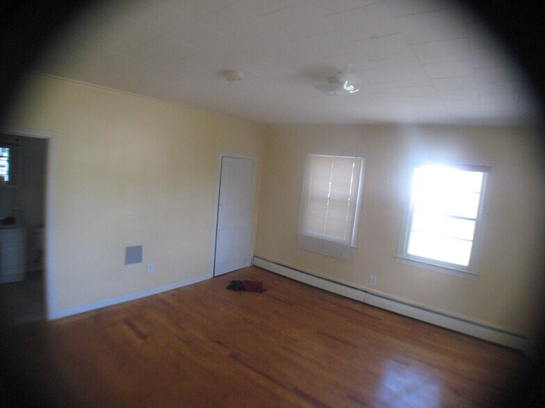Building Photo - 203 Baldwin St