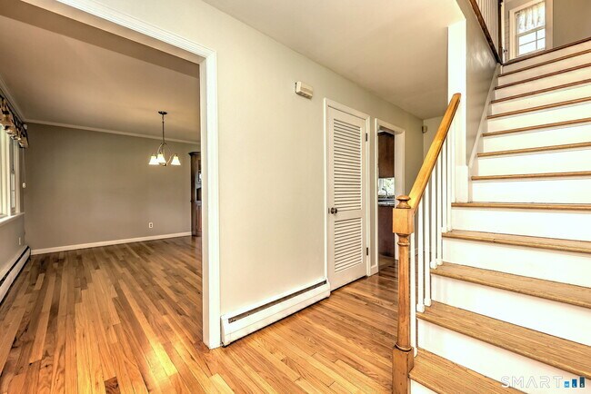 Building Photo - 352 Hitching Post Dr