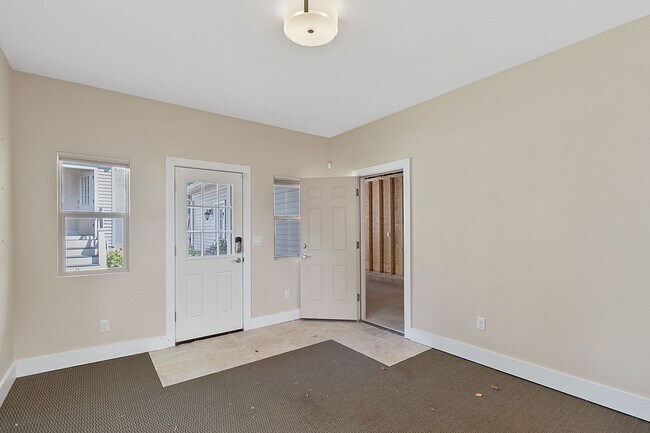 Building Photo - OAKLEY - Stunning executive tudor