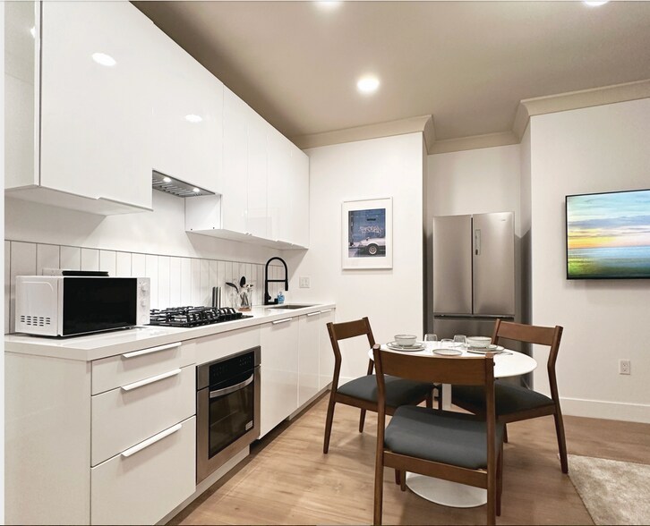 Building Photo - 1448 N Fuller Ave