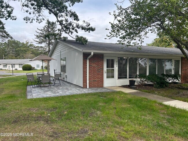 Building Photo - 434A Portsmouth Dr