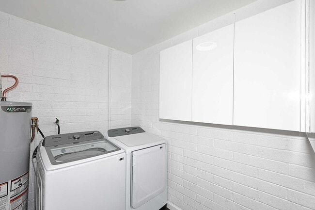 Building Photo - 10002 W Tarrytown Ave