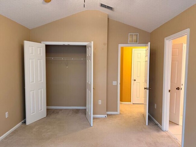 Building Photo - MOVE-IN SPECIAL!!! Townhome 3 Bedroom/2.5 Bathroom in Winter Park in a gated community