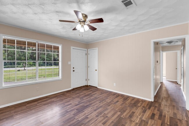 Building Photo - 9701 MS-613