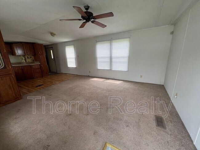 Building Photo - 176 Matts Ln
