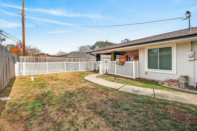 Building Photo - 722 Brock Dr