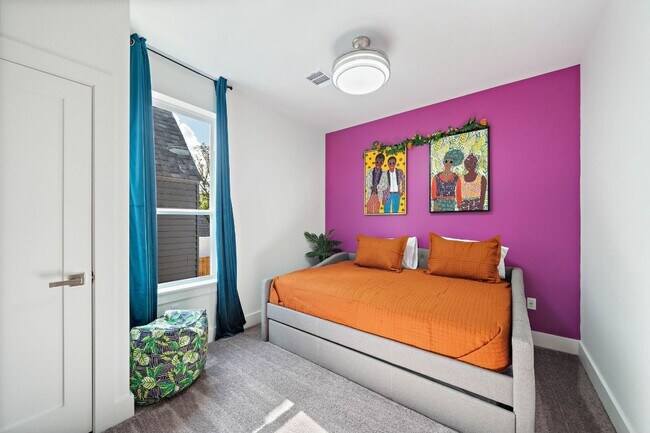 Building Photo - 207 E 38th St