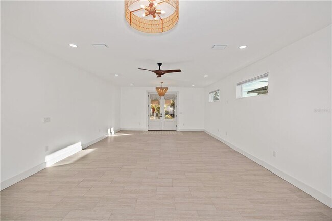 Building Photo - 2727 W Chestnut St