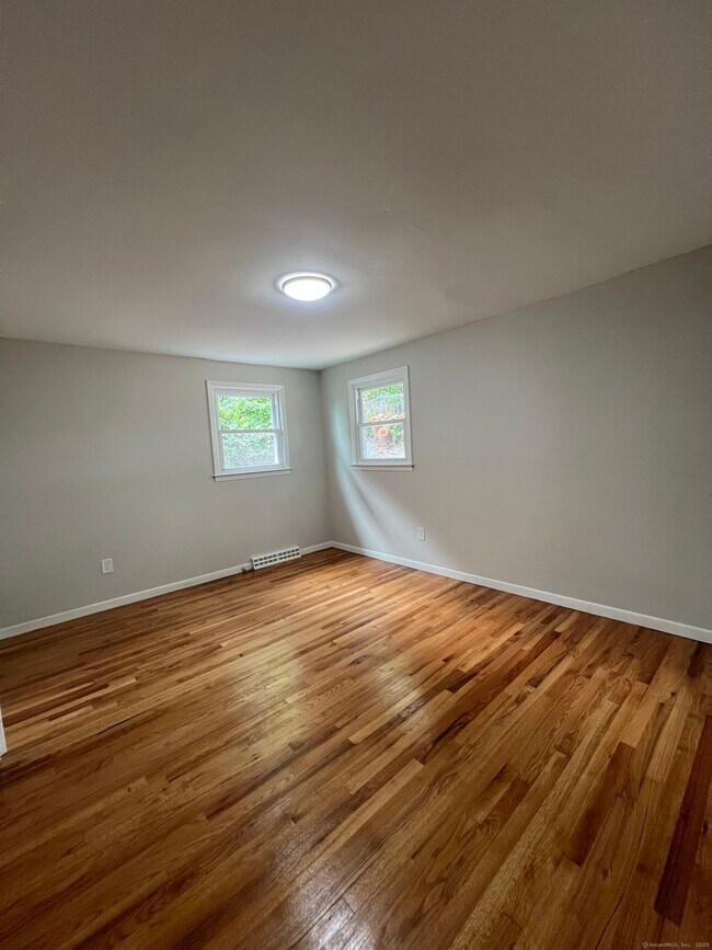 Building Photo - 132 Hillside Ave