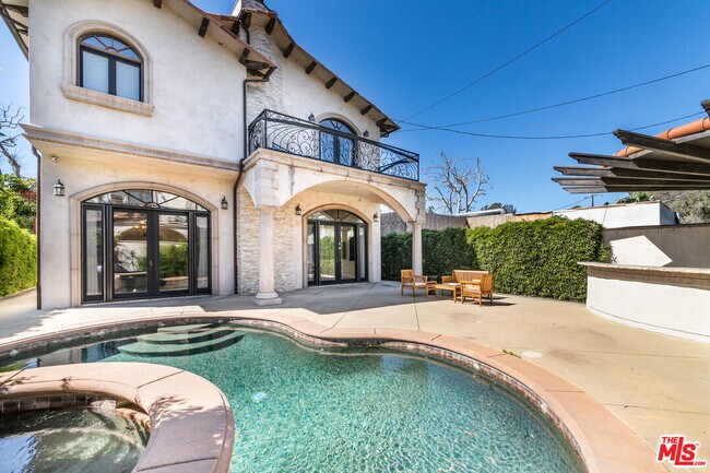 Building Photo - 458 Flores St