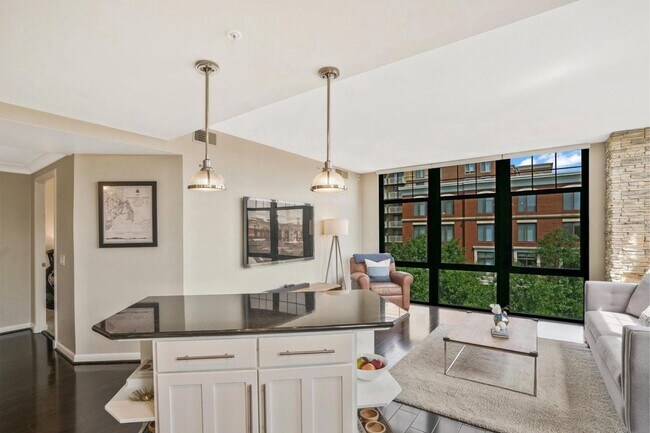 Building Photo - 1021 N Garfield St