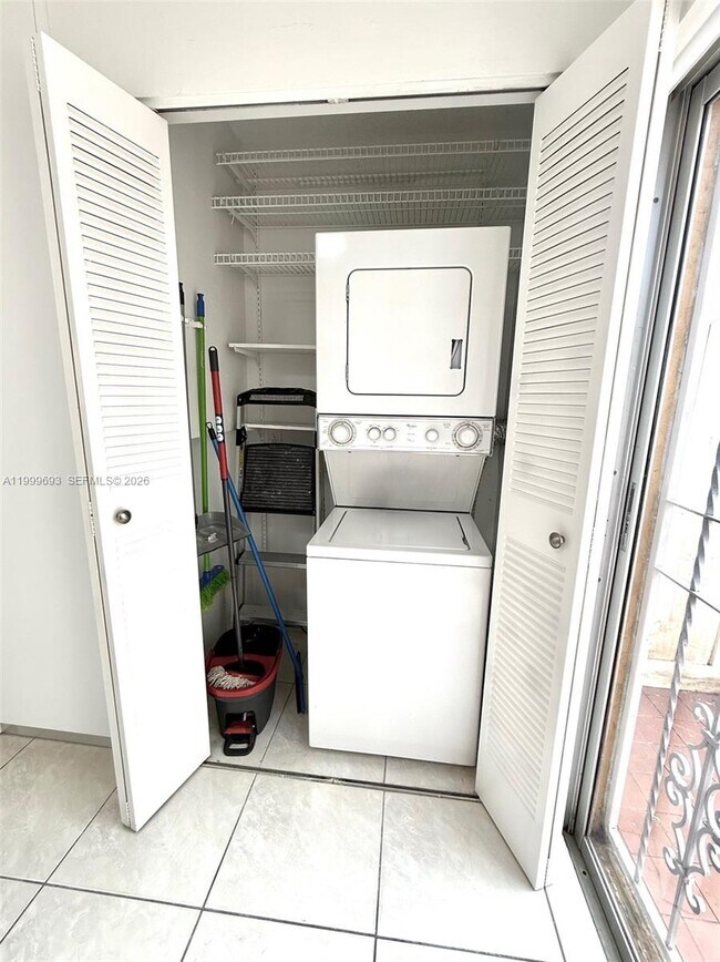 Building Photo - 1460 W 41st St