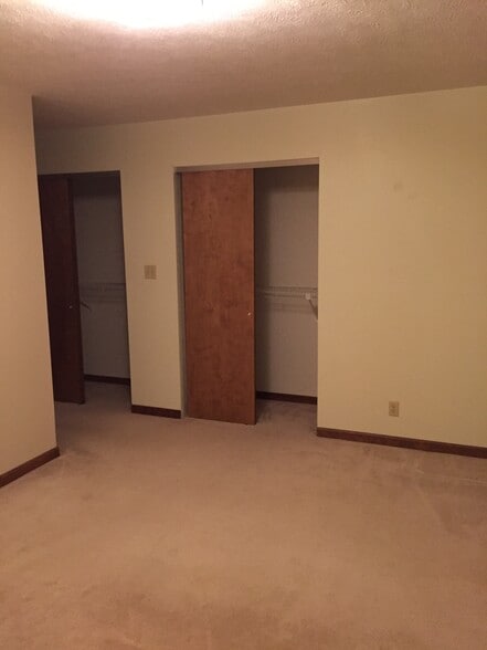 Master double closet - 380 Ironwood Dr