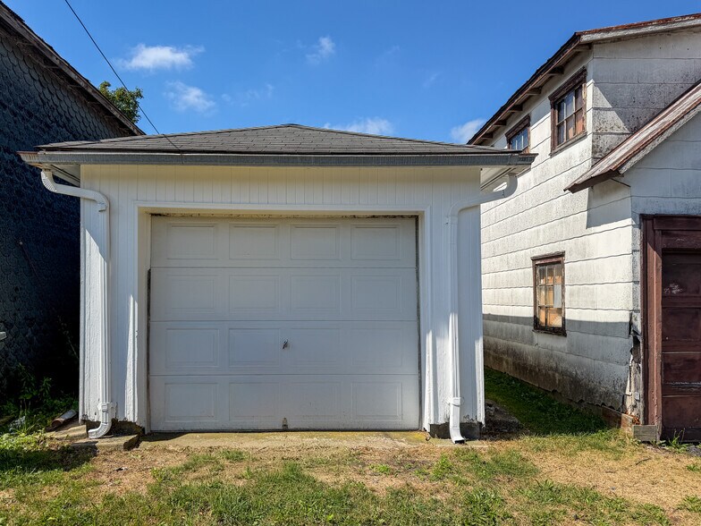 Building Photo - 403 Spruce St