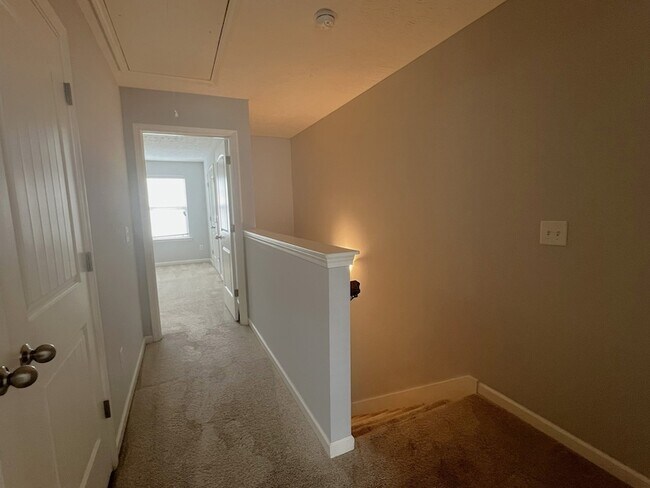 Building Photo - 813 Vigilant Dr