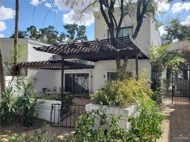 Building Photo - 15 Sunflower Ave