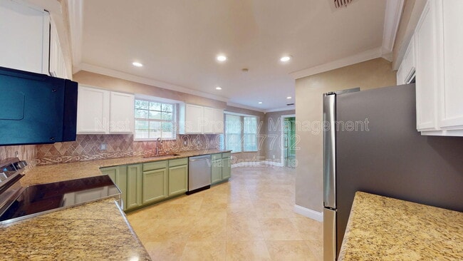 Building Photo - 12947 Tree Wy Ct N