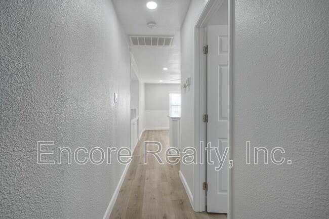 Building Photo - 303 3rd Ave