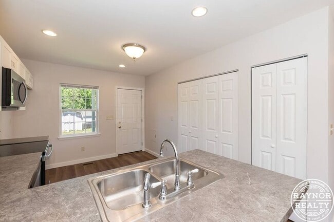 Building Photo - 201 Smith Dr