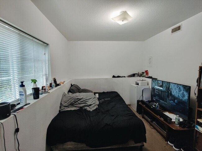 Bedroom - 1344 Kentucky St