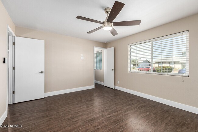 Building Photo - 7613 W Devonshire Ave