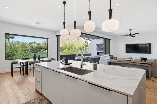 Building Photo - 4544 N Evans Dr