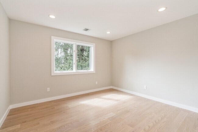 Building Photo - 66 E Gramercy Pl