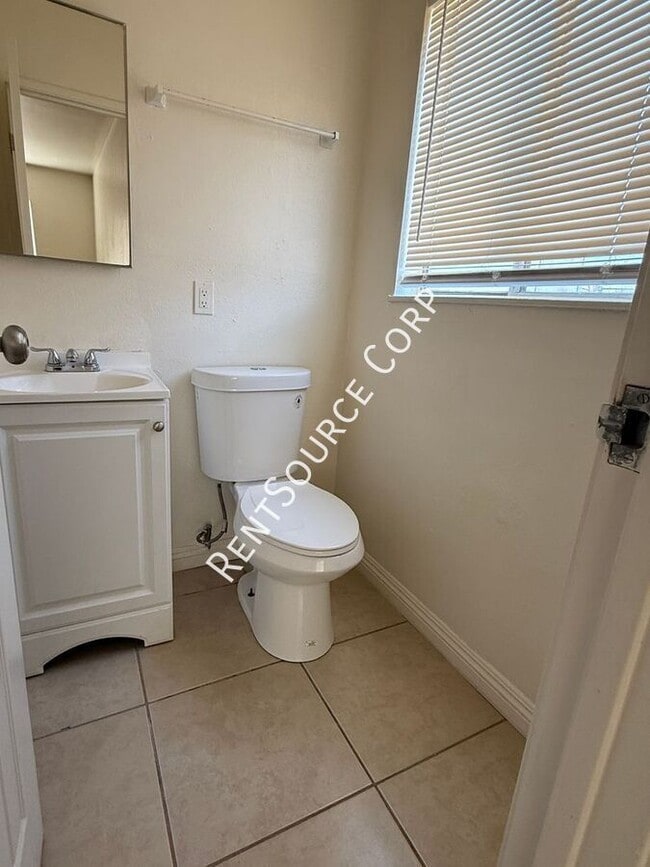 Building Photo - 2028 Yosemite Ct