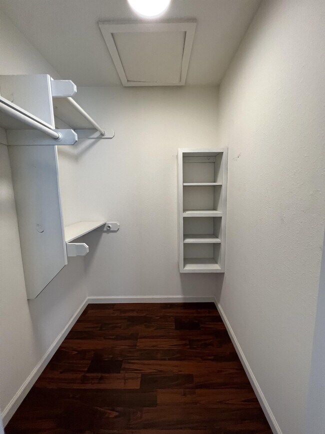 Building Photo - 2241 Donna Dr