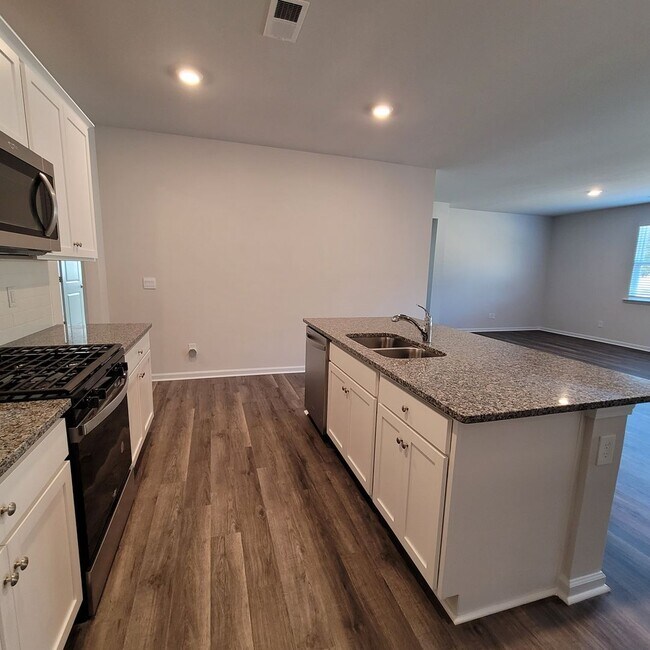 Building Photo - Brand New 4 bedroom, 2 bathroom house located in the desirable Brunswick Forest community in Leland