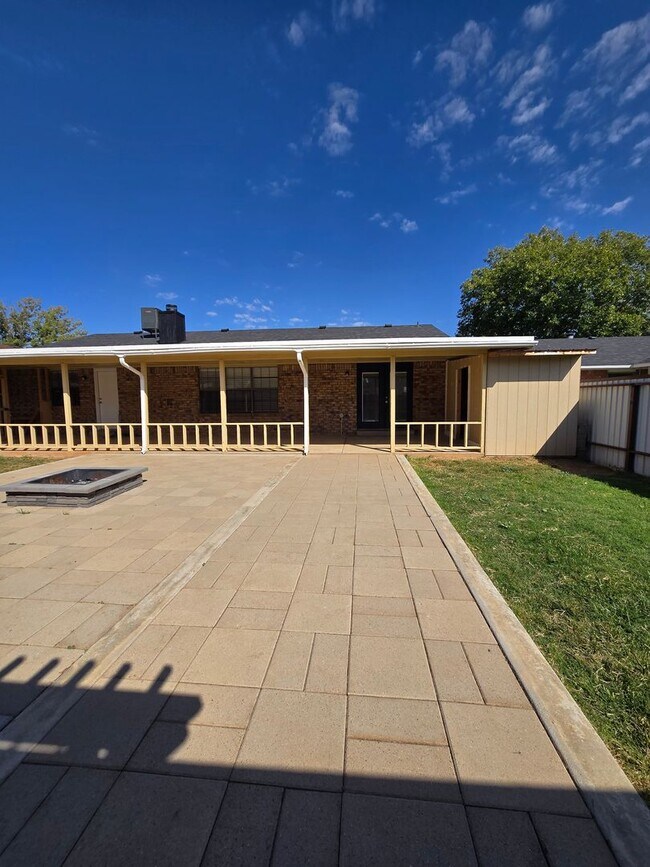 Building Photo - 309 Chanticleer Pl